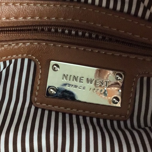 Nine West Shoulder Purse with makeup bag - Picture 6 of 9